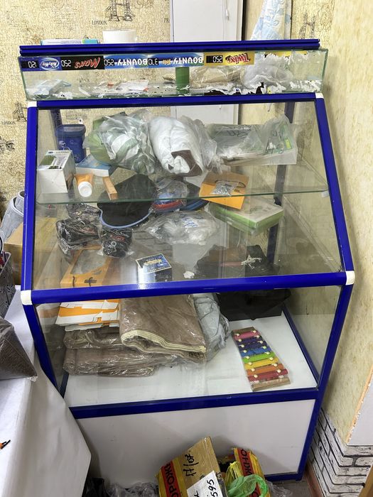 Витрина б/у , район акация. Самовывоз 6000тг .