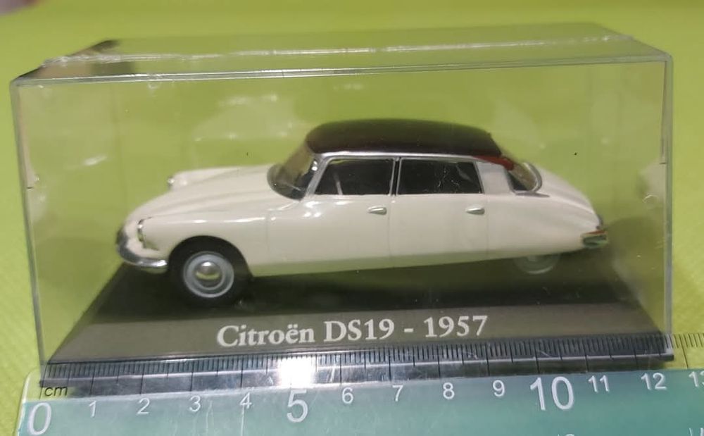 Citroen DS19 -1957г. Цена:25лв. (1/711). Мащаб 1:43