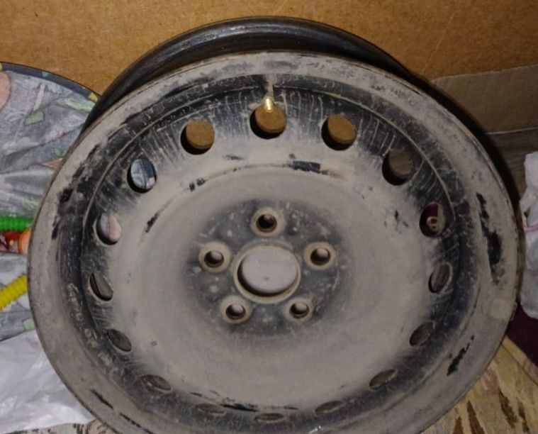 Диски 4 пары стояли на тайота авенсись диски на 15.хорошом состоянии