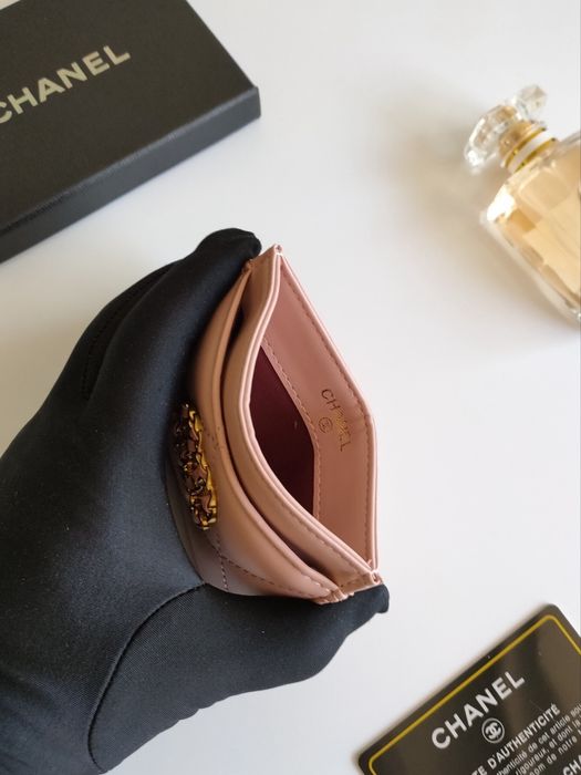 Портфейл Chanel.