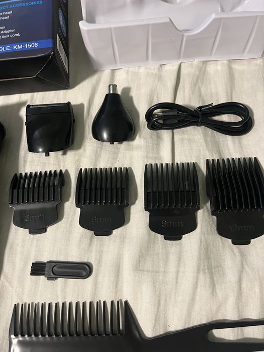 Set profesional mașină de tuns + trimmer nas + accesorii complete