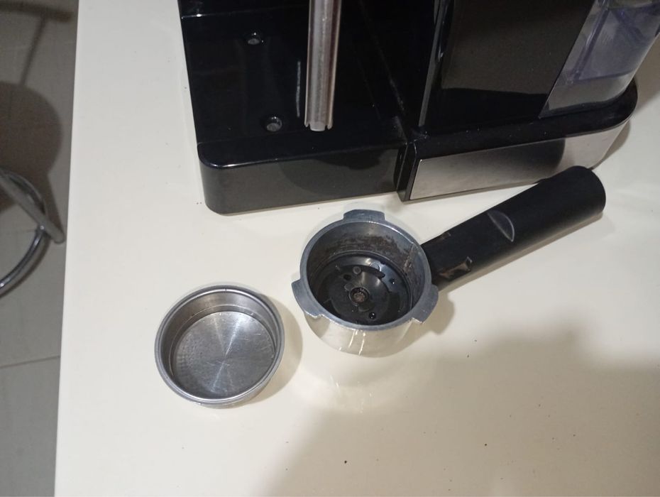 Espressor Gorenje ESCM15DBK, 1100W, 1,5L. 15 Bar. Sistem Cappuccino