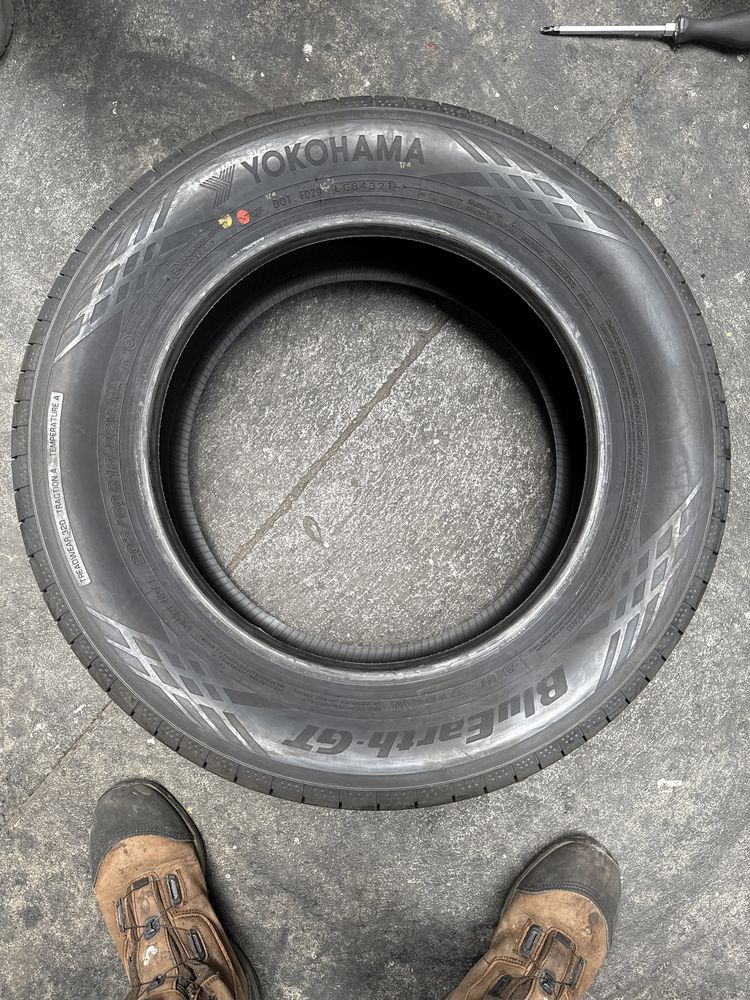 205/60/16 Yokohama 92V