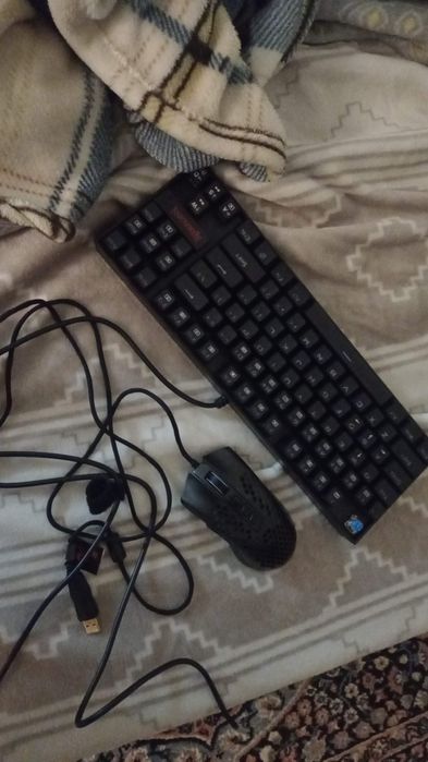 Клавиаткра мишка и мат