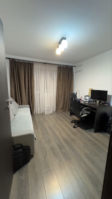APARTAMENT 4 camere la 3 minute de metrou Costin Georgian cu centrala