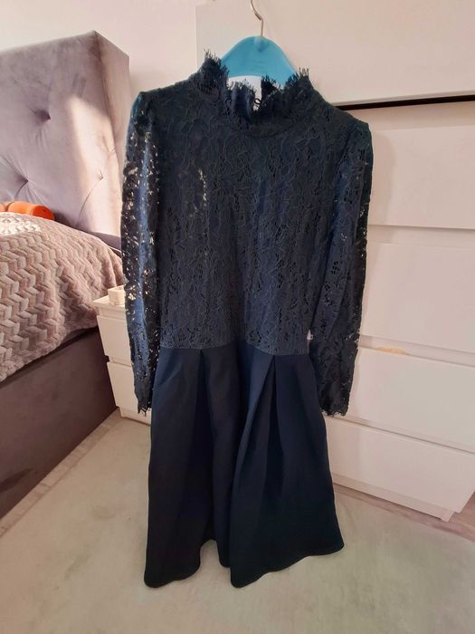 Красива рокля с дантела!