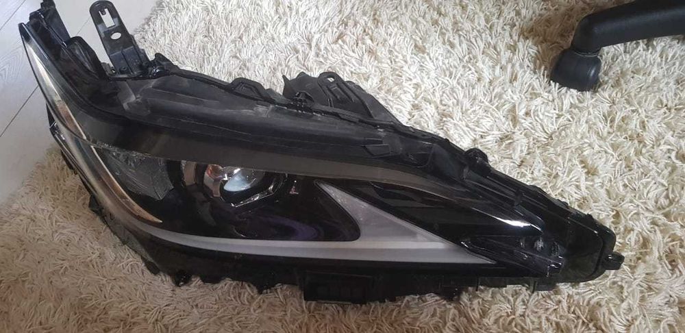 Передняя правая фара на Lexus ES 250/350