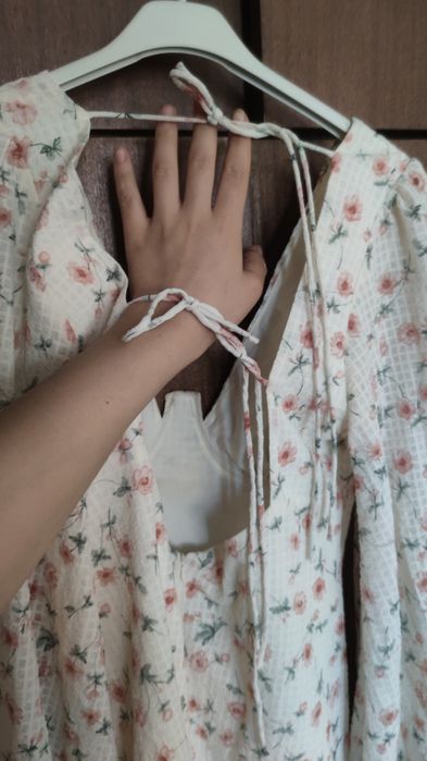 Kiss the sky рокля флорални мотиви/ цветя/ гол гръб/ буфан ръкави