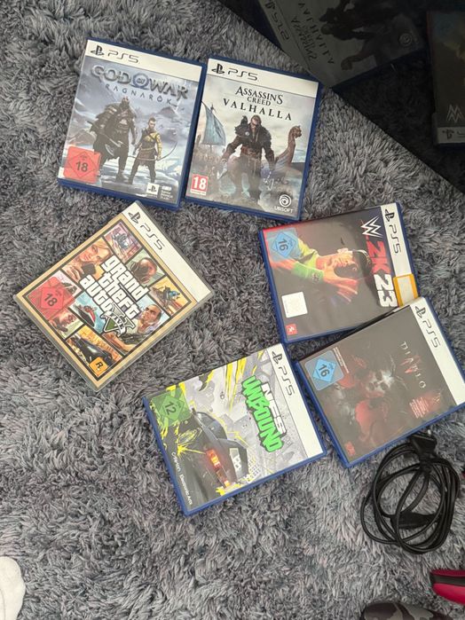 Play station 5, 3 manete și 6 jocuri