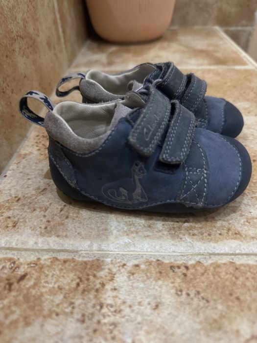 Обувки за прохождане Clarks