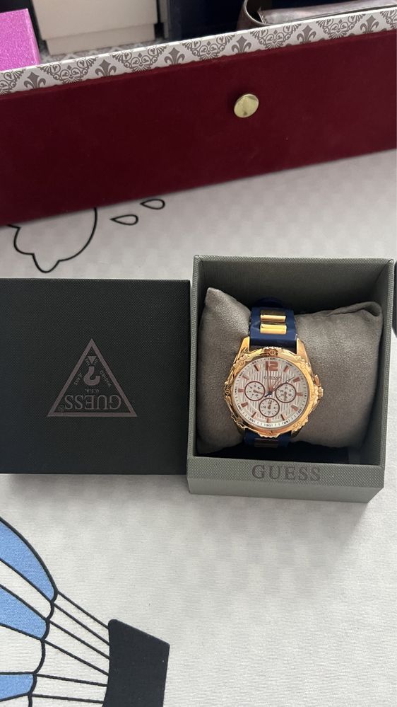 Ceas Guess dama  model W0325L8