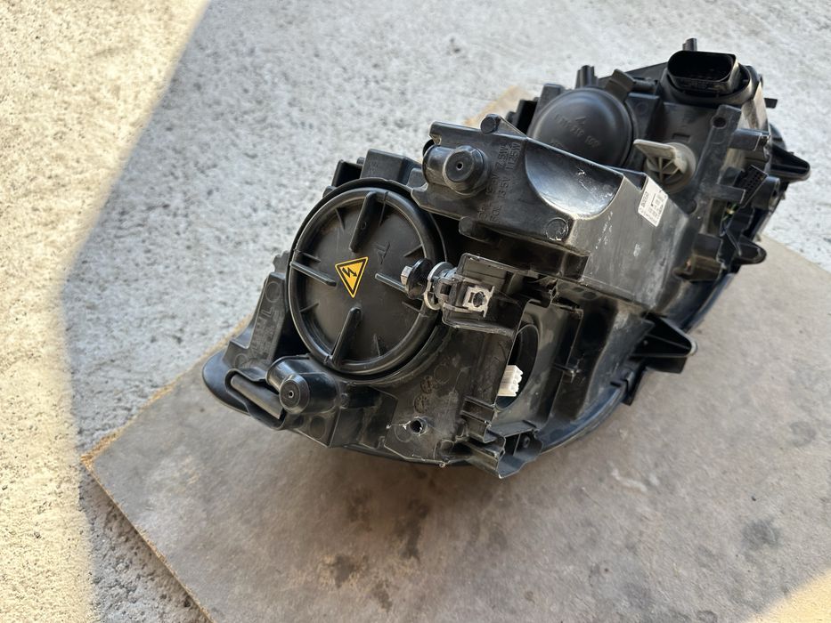 Vw Touran II ляв фар ксенон 13г