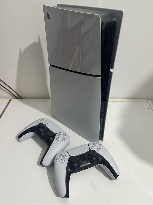 PlayStation 5 Digital Edition (825 ГБ, 2 джойстика) - отлич состояние