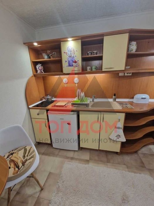 Дава се под наем Двустаен апартамент в Варна, м-т Траката - 60 кв.м за 438.6 € - Снимка #1