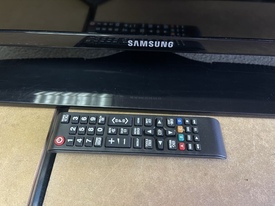 Телевизор Samsung LED 32“ - UE32EH4000