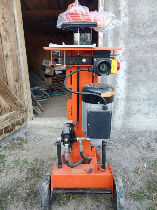 Mașină de despicat lemne