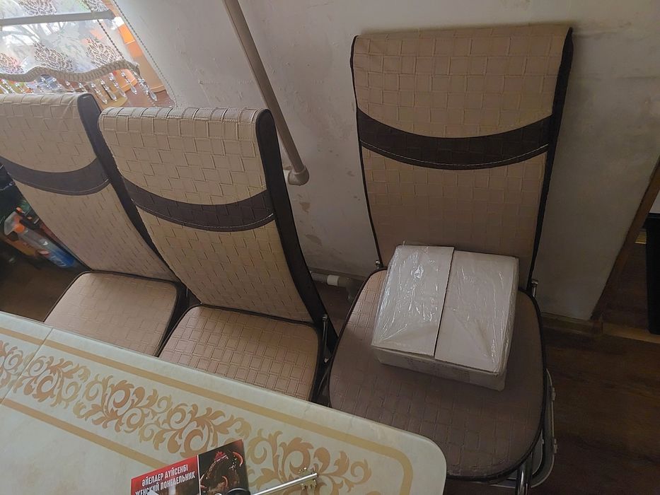 Обеденный стол с 6 стулями