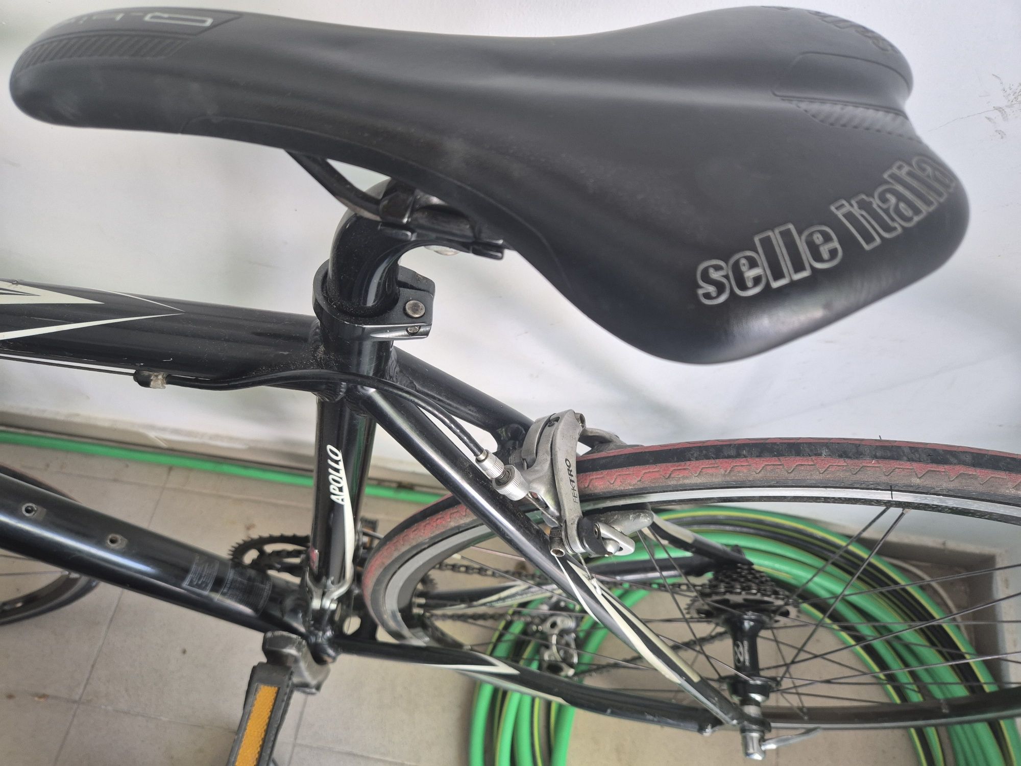 Bicicletă cursieră semicursă