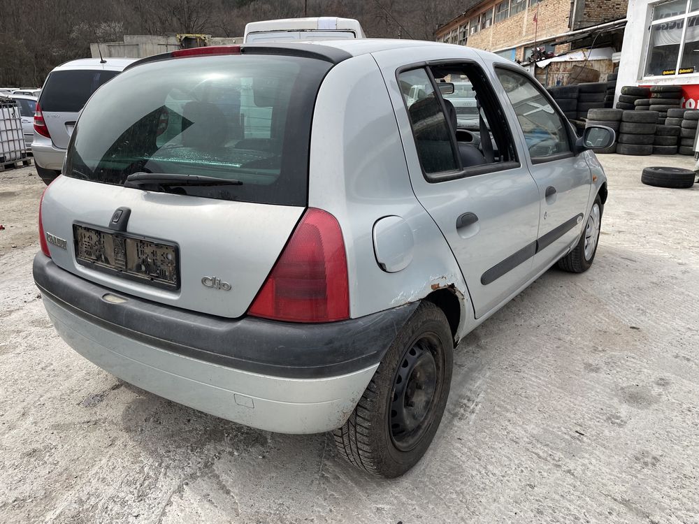 Renault Clio 1.6 90hp 1999 На Части