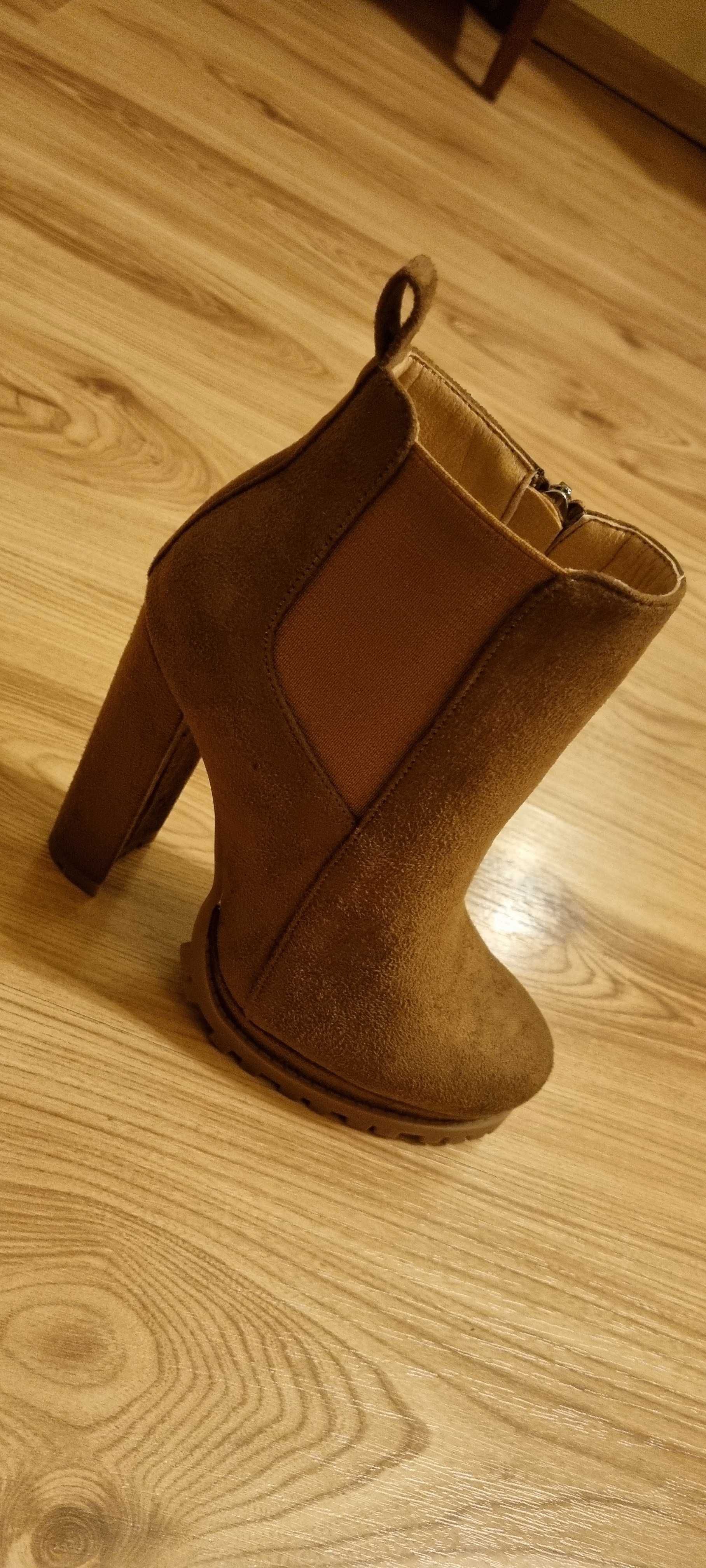 Botine cu toc si platforma