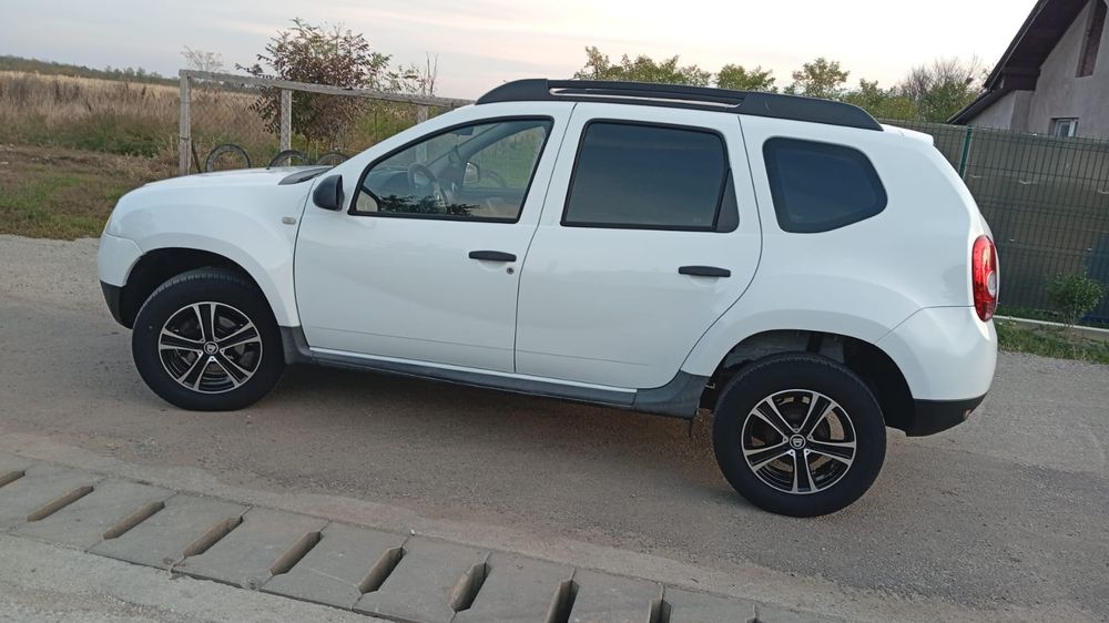 Vând Dacia Duster