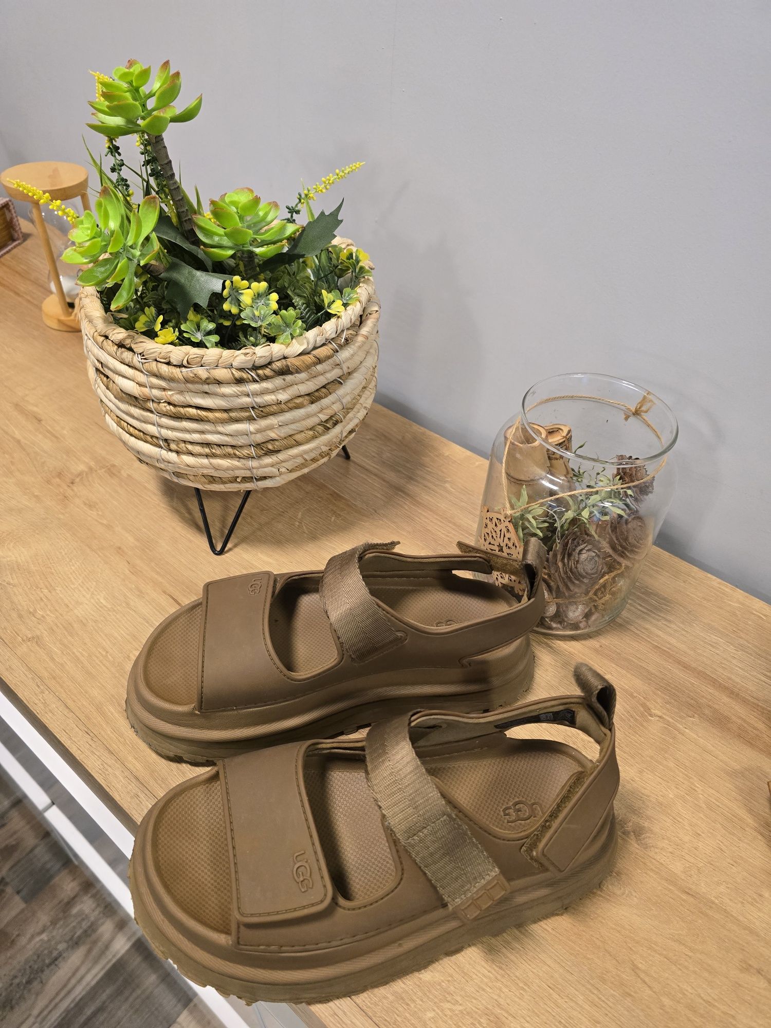 Сандали и обувки 36 и 37 номер dior ,liu jo,UGG ,patrizia pepe