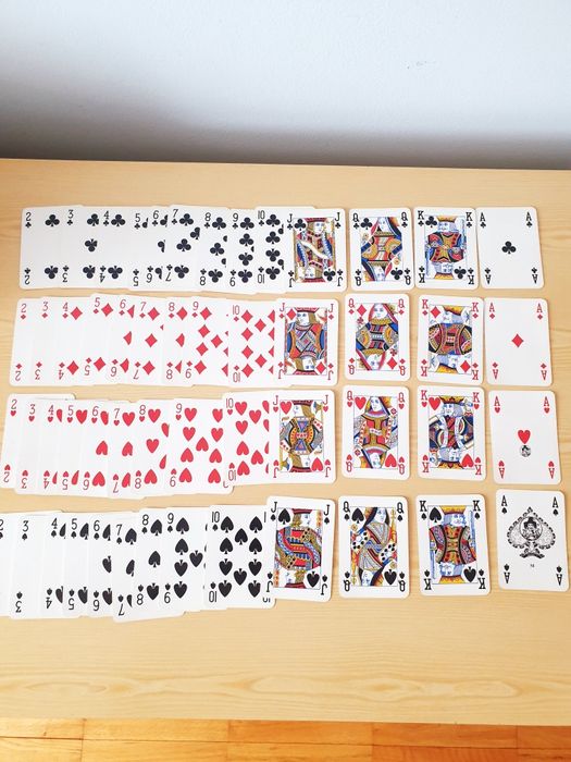 карти за игра и колекция