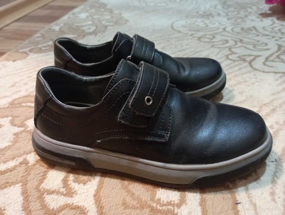Школьные туфли, внутри кожа, на мальчика 36 размер