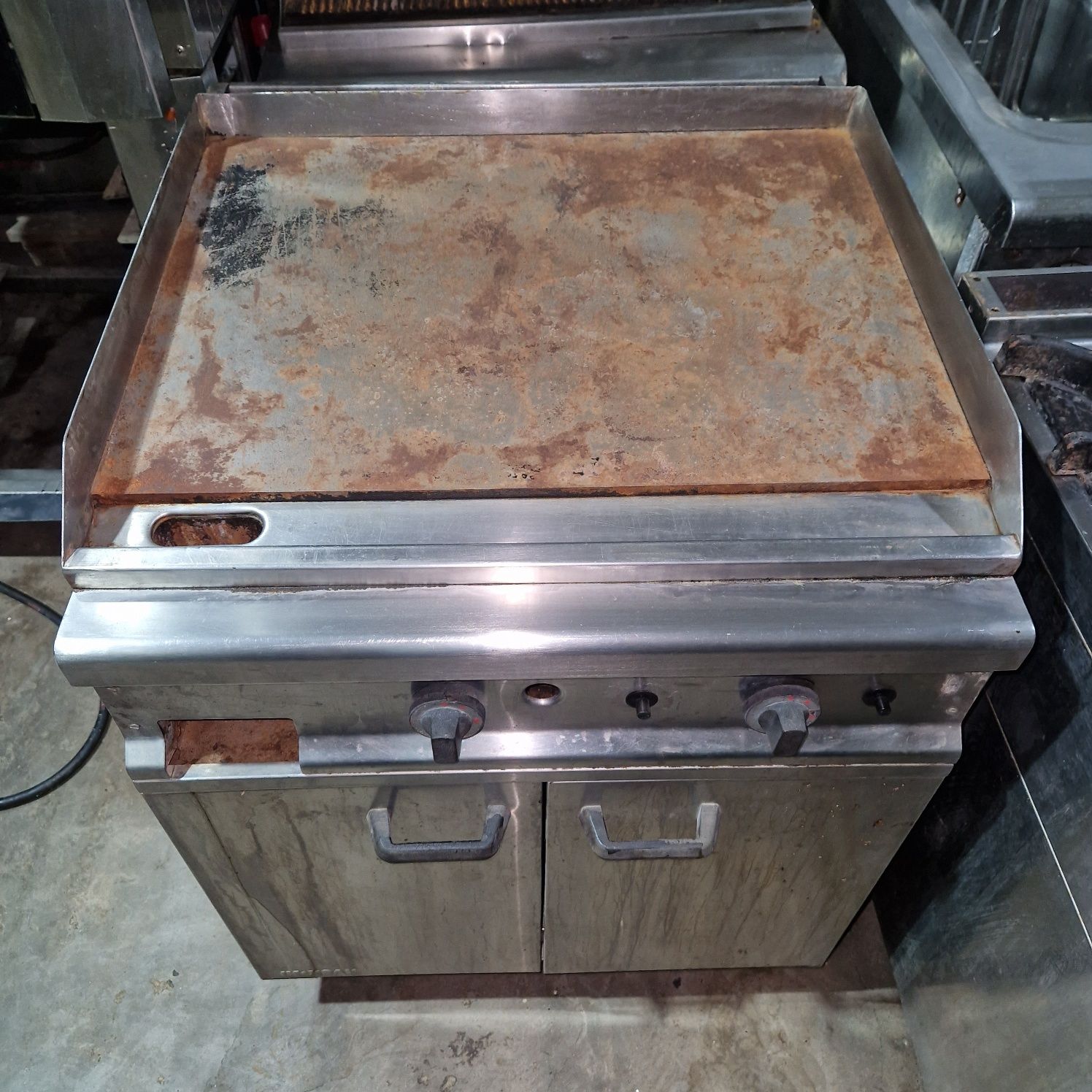 Gratar pe gaz cu banc, din inox, cu suport, sau electric