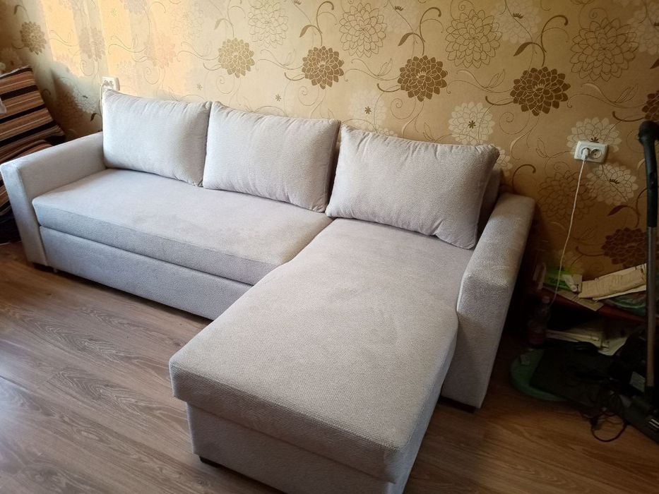 Новый раскладной диван,тумба под телевизор,журнальный стол на продажу