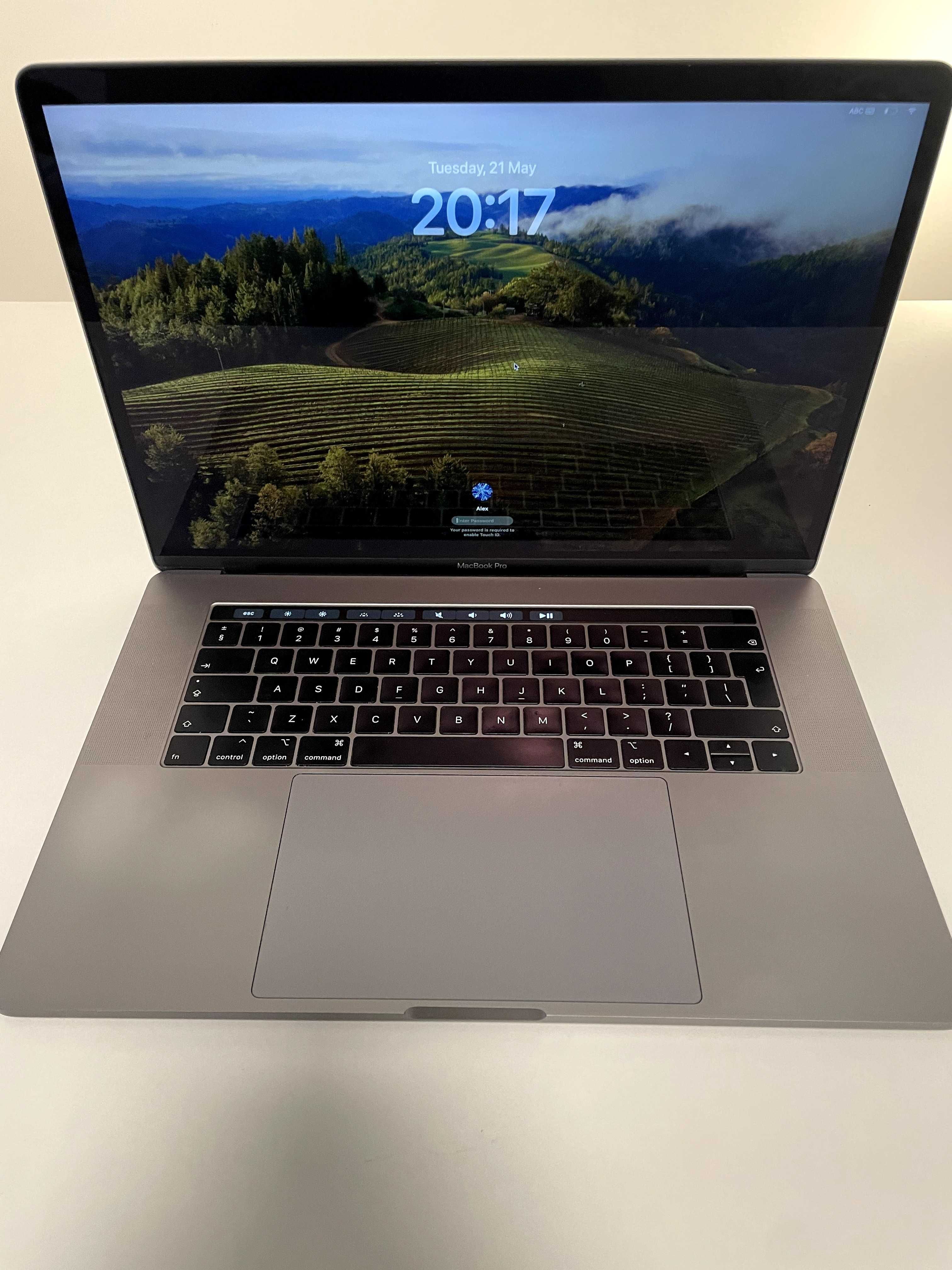 MacBook Pro 2019 15 inch, 32 gb ram, 2 tb ssd