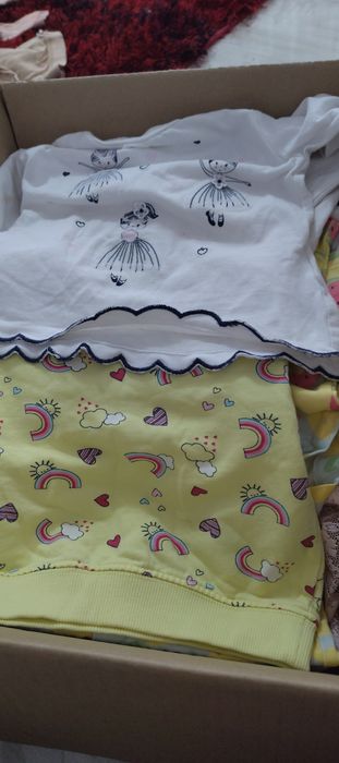 Donez hăinuțe fetița stare excelenta mărimile sunt 3,6 unele 6,9 luni