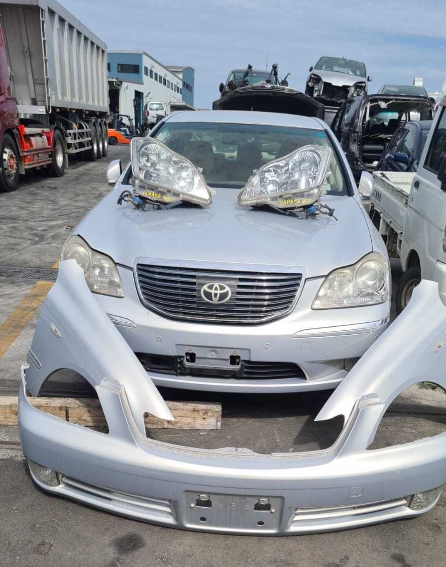 Toyota Crown Majesta бампер крыло фара