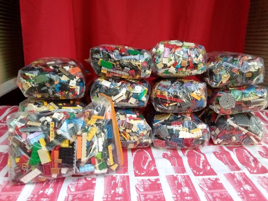 OCAZIE ! Figurine LEGO și piese LEGO !