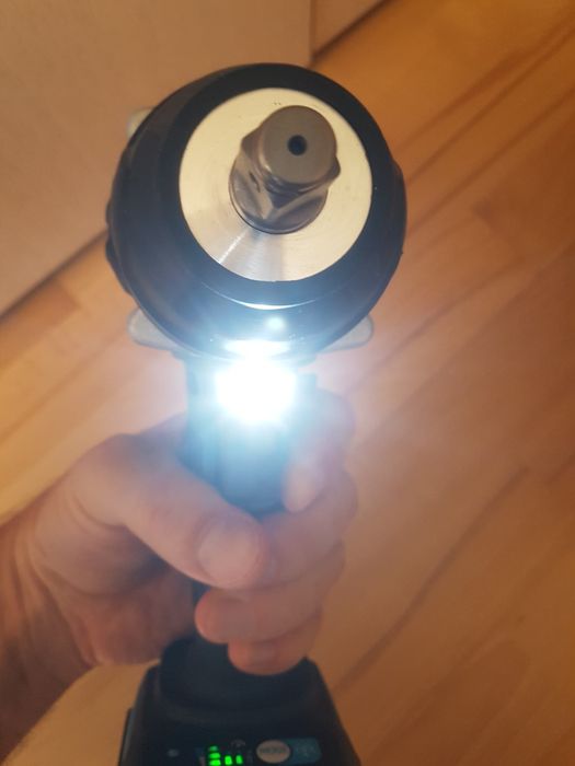 Мощен ударен гайковерт 1/2 1800Nm