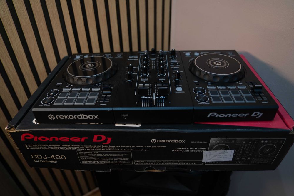 Pioneer DJ. DDJ-400