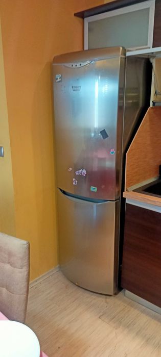 Хладилник с долен фризер работещ