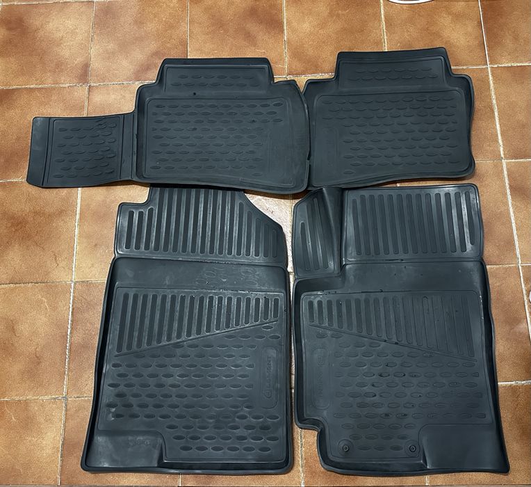 Продам коврик kia rio x-line в отличном состоянии