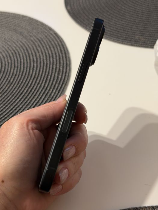 Iphone 16, 128gb, negru, aprape nou, folosit cateva luni, baterie 96%