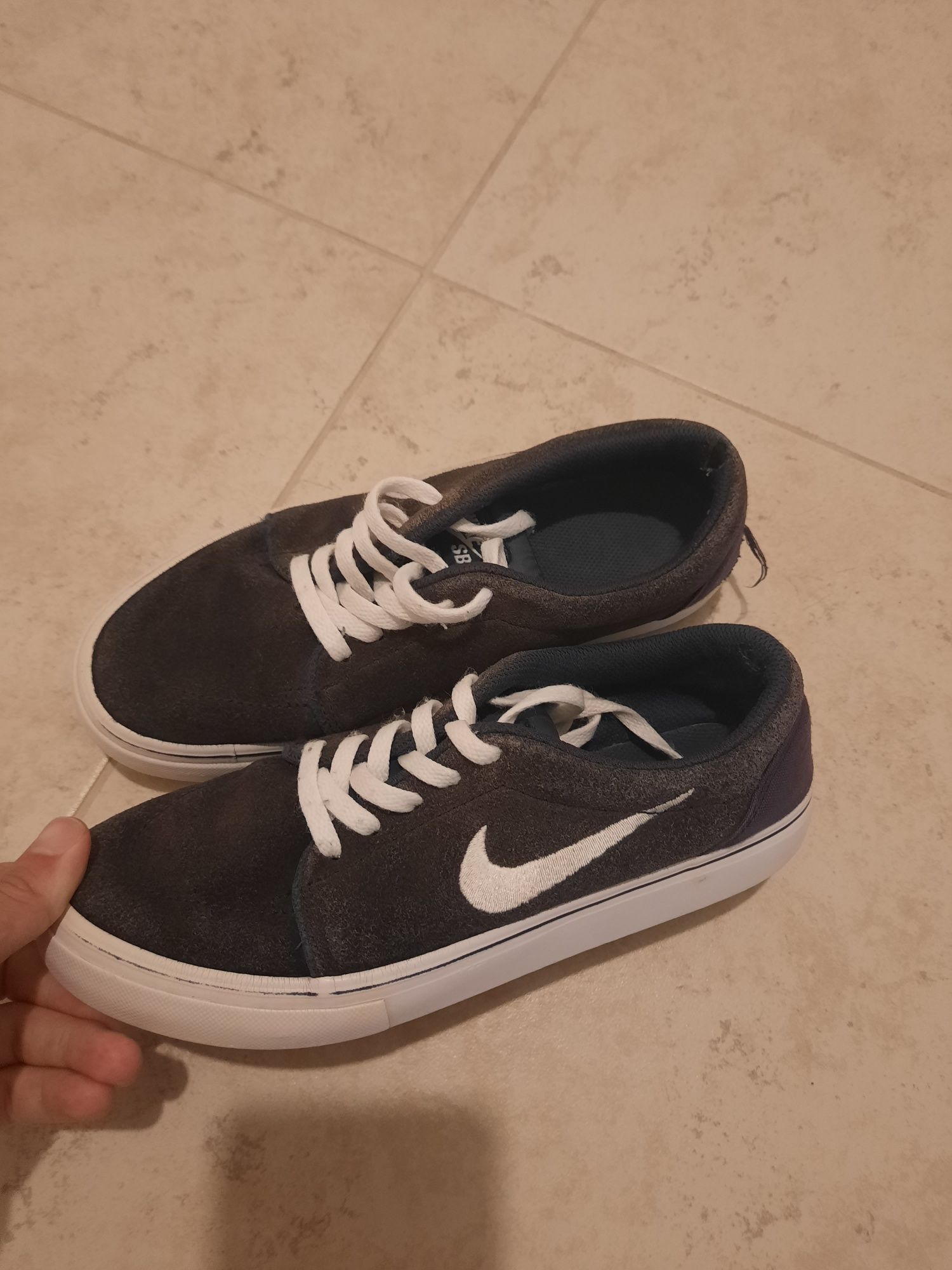 Маратонки Nike и Puma 36 номер
