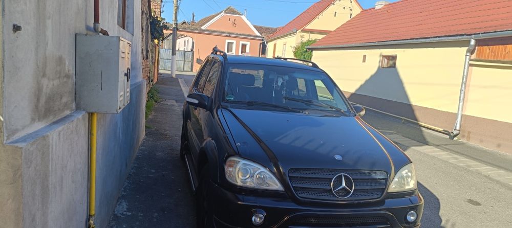 Vind sau schimb cu camionetă basculabilă