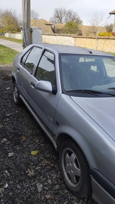 Продавам Рено 19 и Лада Самара на части