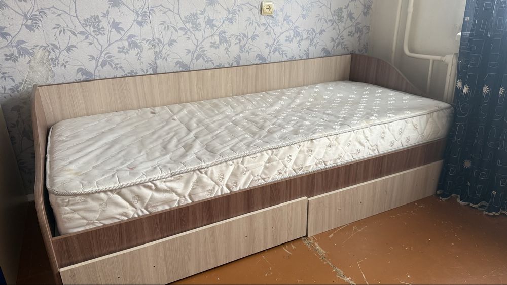Продам кровати две одинаковый матрас если нужен можете взять