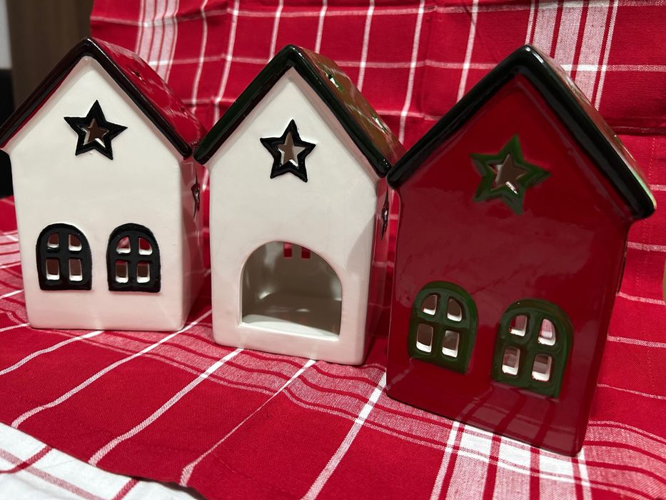 Căsuțe de Crăciun din ceramică pictate manual NOU!  15 x 8 x 8 cm