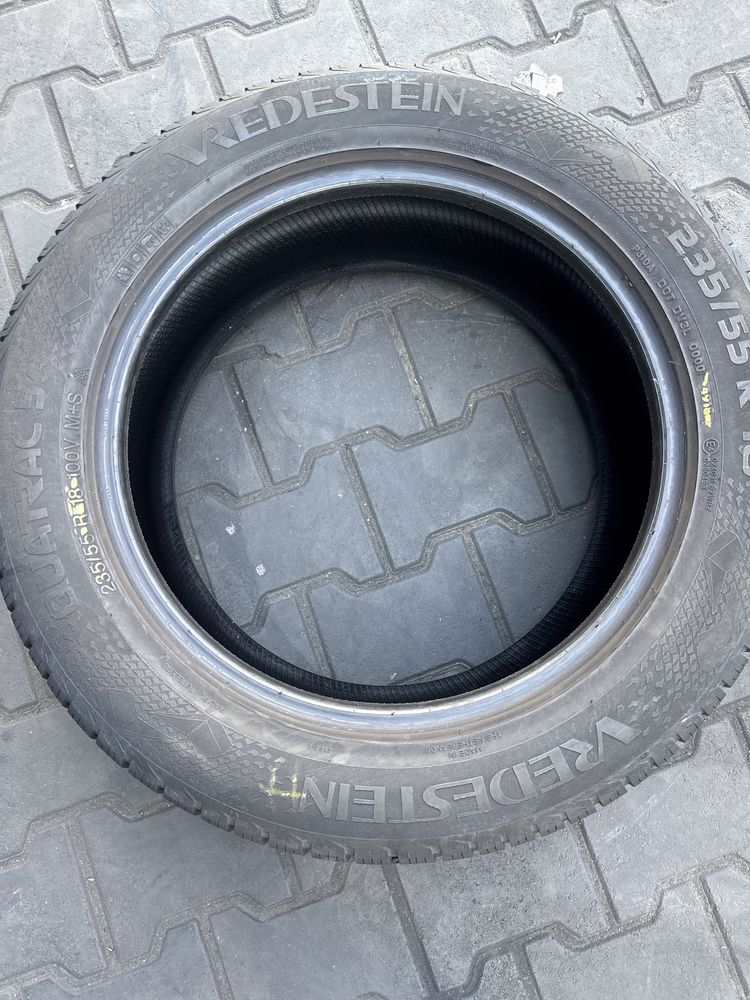 235/55/18 Vredestein