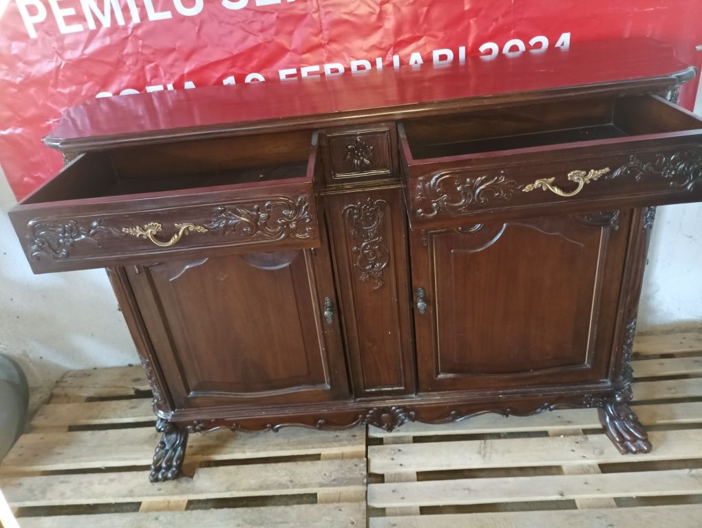 Индонезийски красив шкаф
