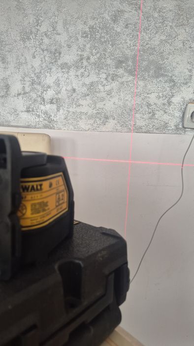 Линеен лазерен нивелир DeWALT DW087