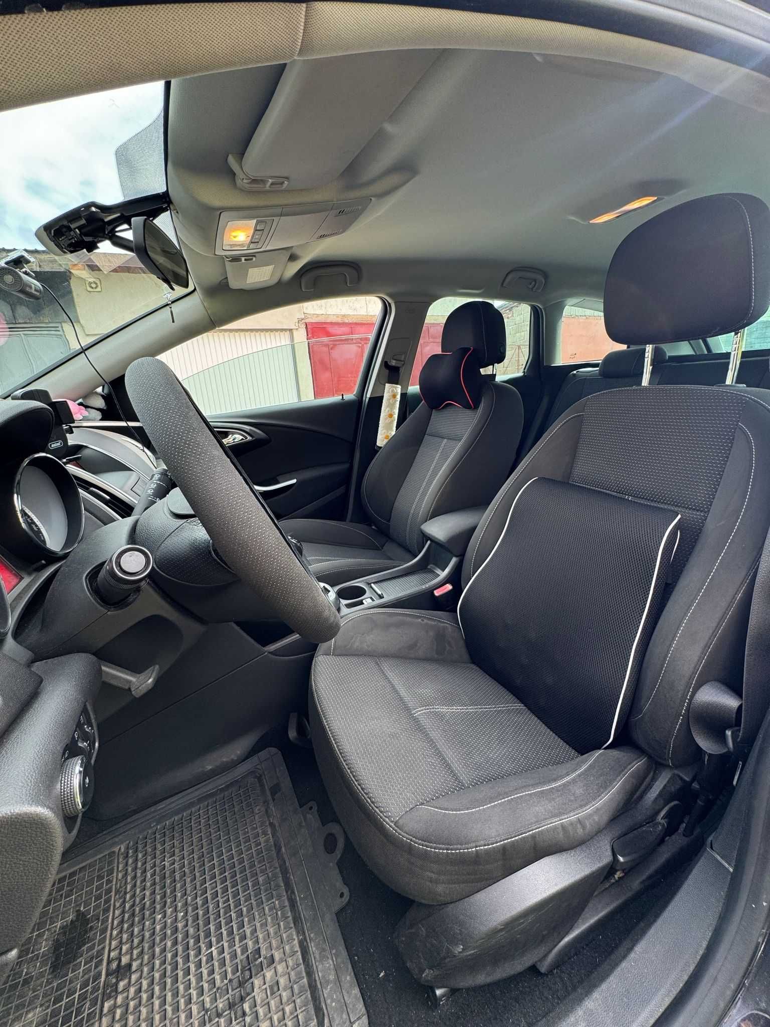 Opel Astra J Sport Tourer 2011