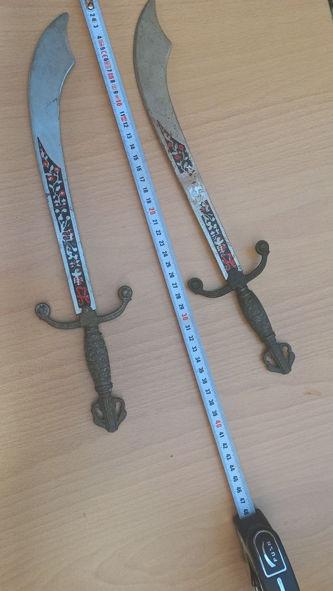 Две саби за декорация на битов кът механа 60лв обща цена