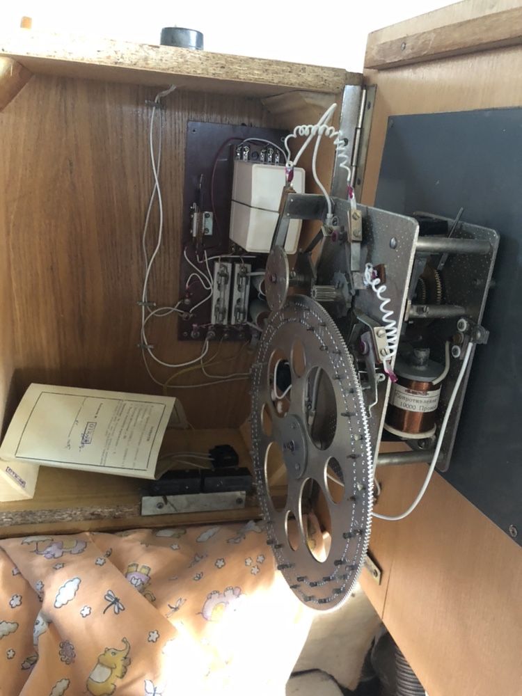 Часы советские, электрические с документами